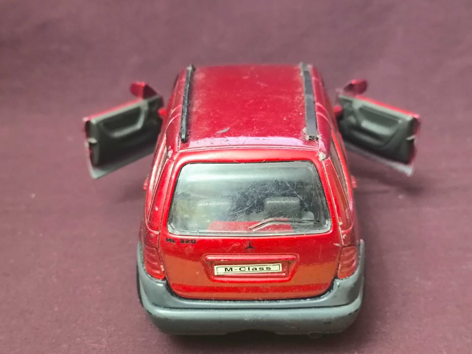 Машинка Mercedes-Benz M-Class 1:32 Welly