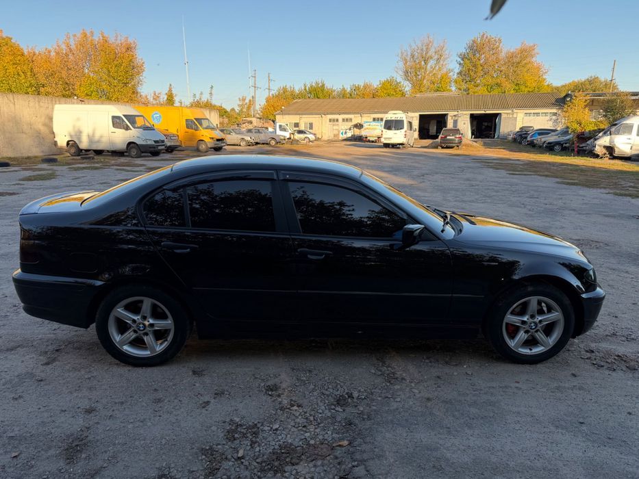 BMW E46 318i.