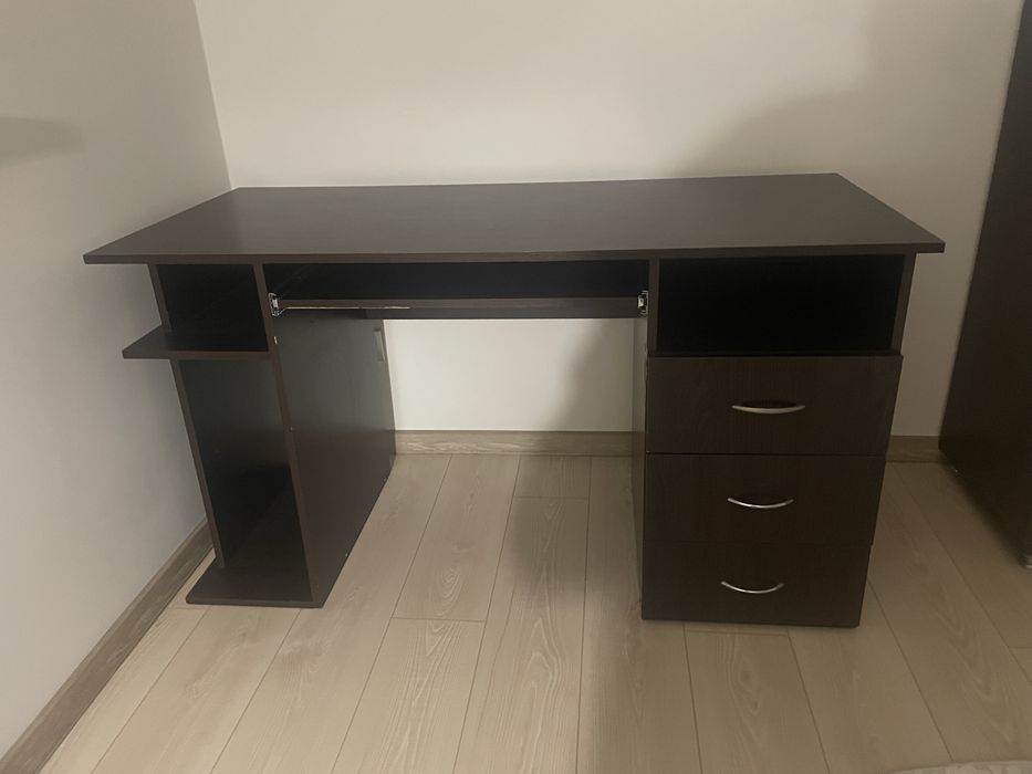 Компʼютерний стіл