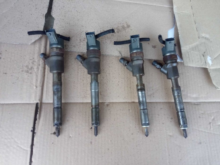 toyota COROLLA E12 1,4 d-4d wtryskiwacze komplet 02-07