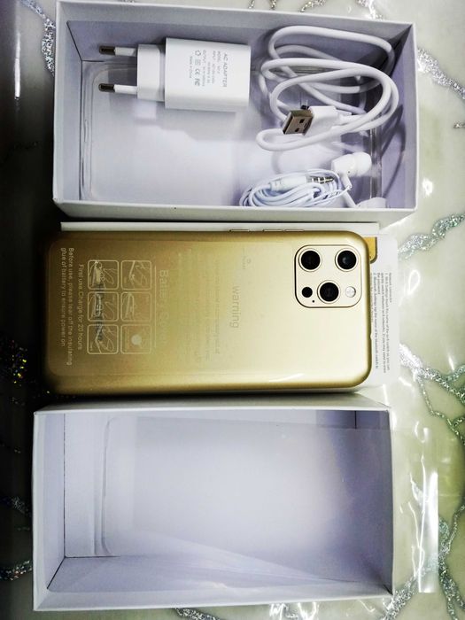 Продам новий смартфон 2025року золотого кольору
