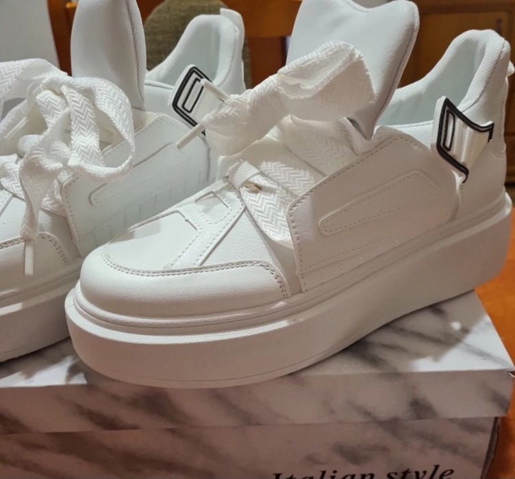 Śliczne sneakersy Białe 39