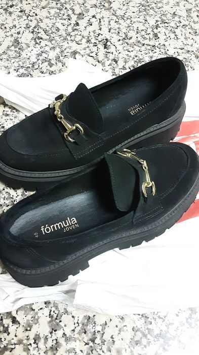 Sapatos  de senhora  em pele camurça  T.40