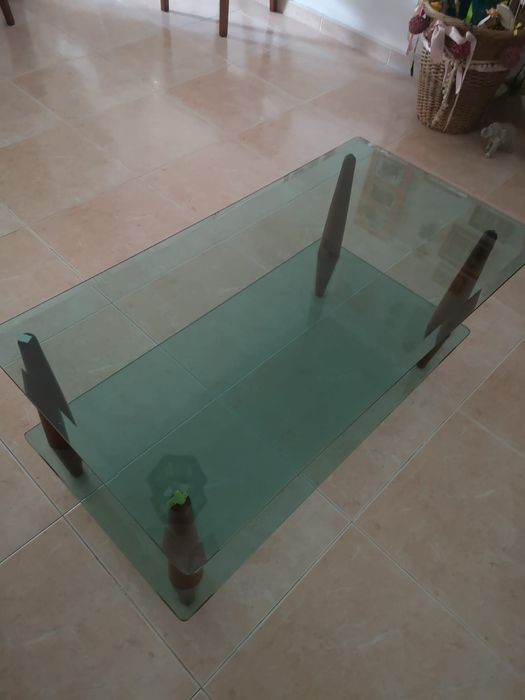 Mesa de centro de vidro