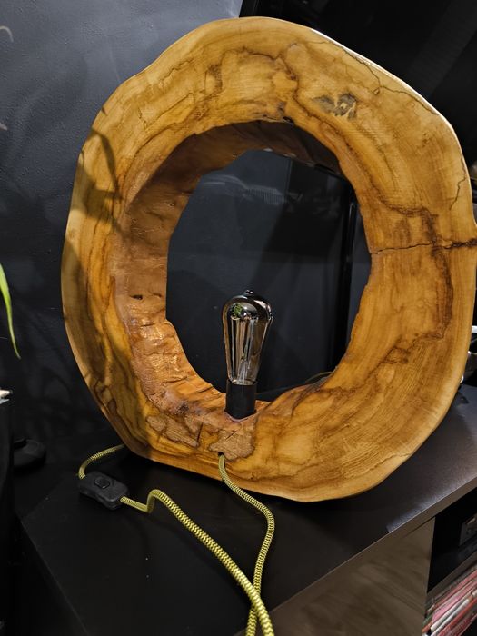 Lampa loft z plastra drewna