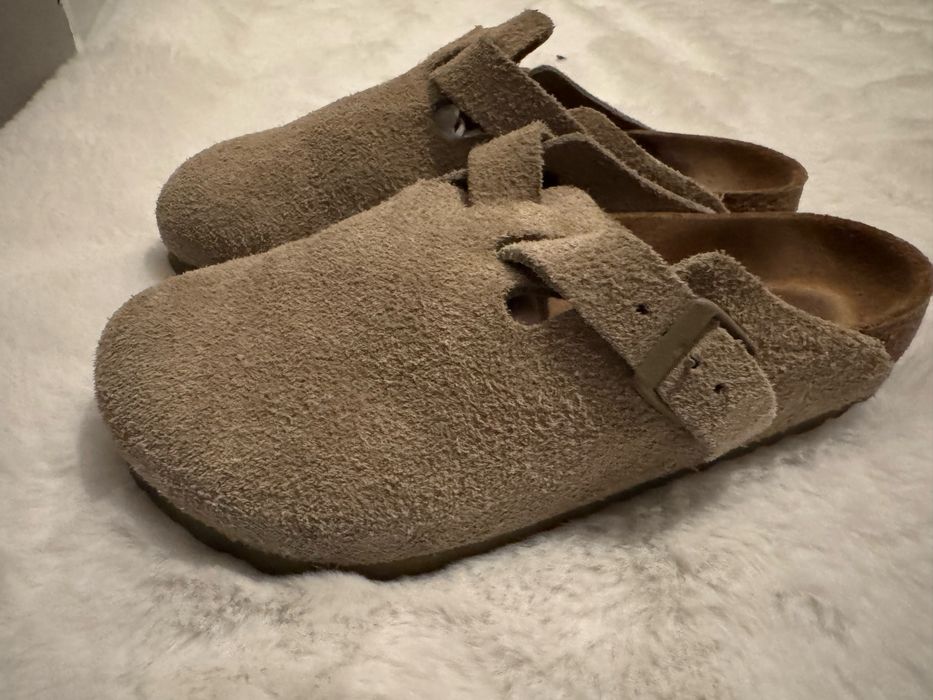 Birkenstock Mules Boston em Camurça