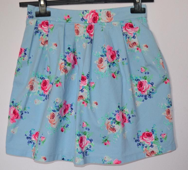 Spódniczka w kwiaty, rozkloszowana, Stradivarius, rozmiar 36, na zamek