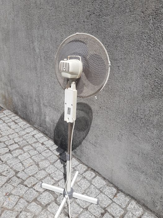 Ventoinha Eléctrica com Tripé