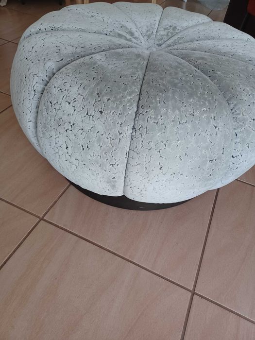 Pouf Novo - Estofado e Lacado