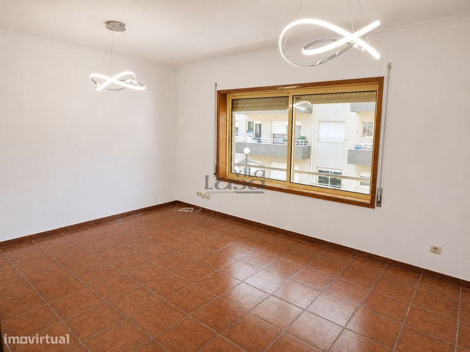 T2 Rua da Bélgica totalmente renovado, com 2 frentes, lugar de garagem