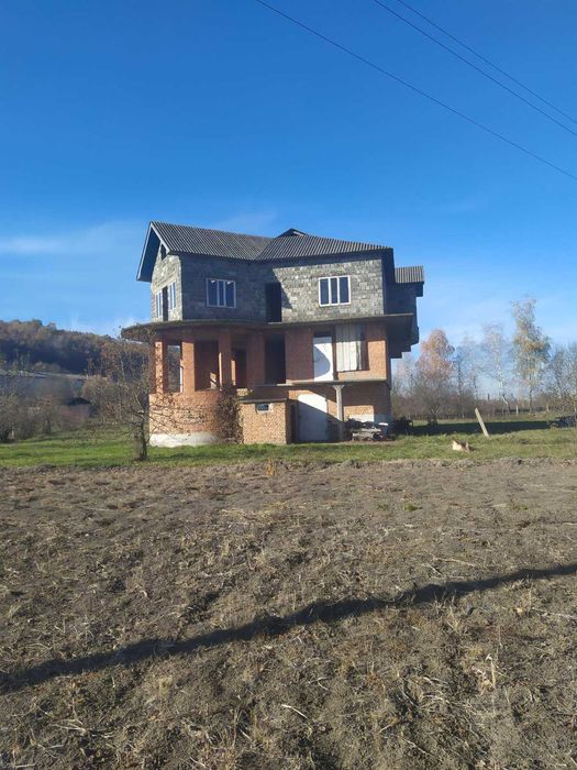 Продається будинок поблизу Івано-Франківська!