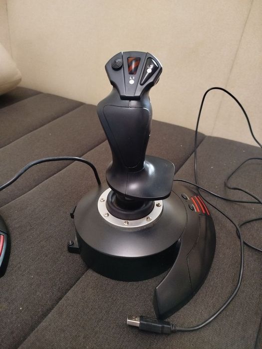 Thrustmaster T-flight Hotas X — джойстик преміум класу