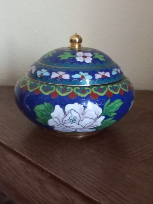 Eleganckie puzderko (bomboniera) - emalia komórkowa- cloisonne