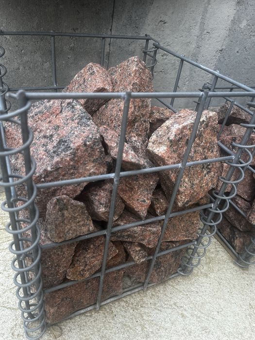 Kamień granitowy czerwony do gabionów