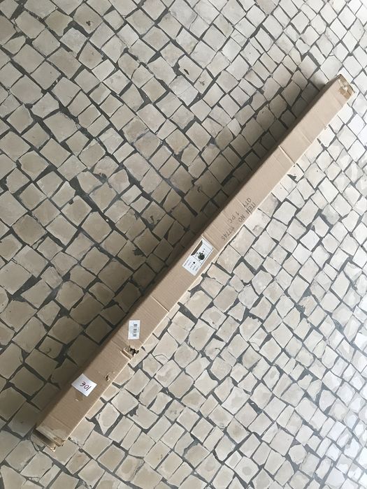 Estrutura metálica para plantas e iluminação
