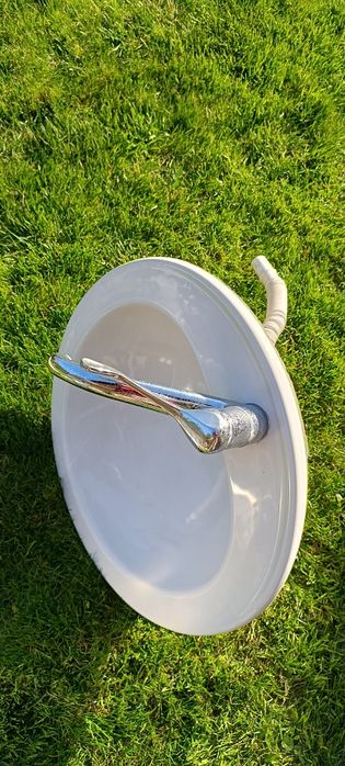 Umywalka ceramiczna +baterią+syfon