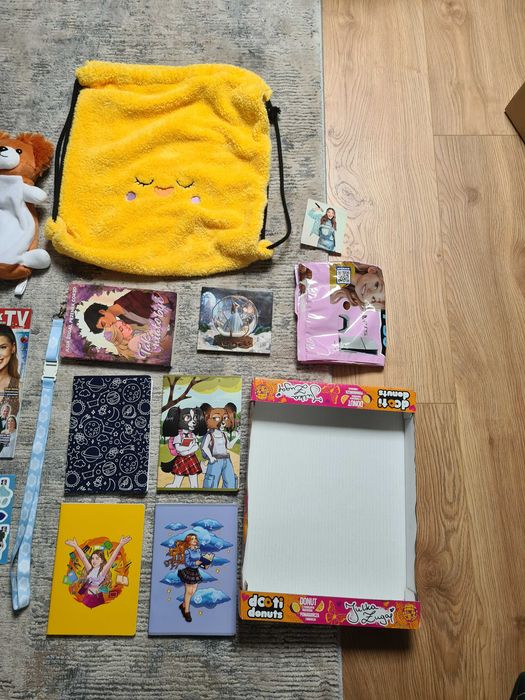 Zestaw Merch Julia Żugaj - 52 elementy + 2 plakaty gratis!!!