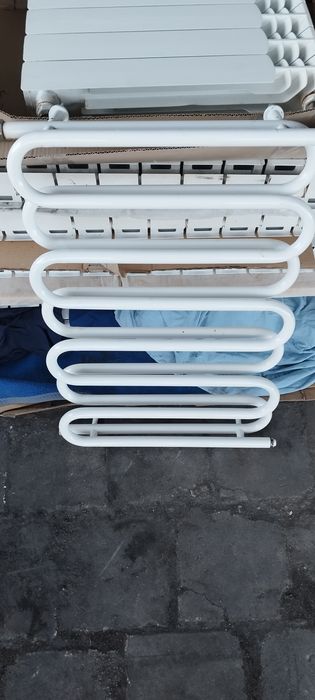 Kaloryfery z aluminium.