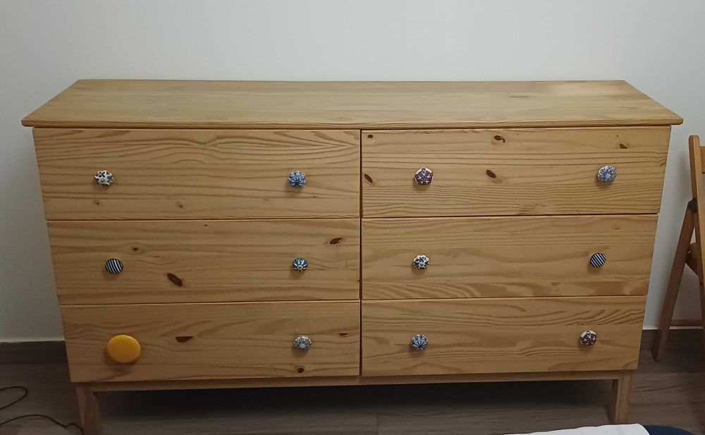 Cómoda em pinho com 6 gavetas