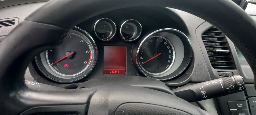 Uszkodzony opel insignia