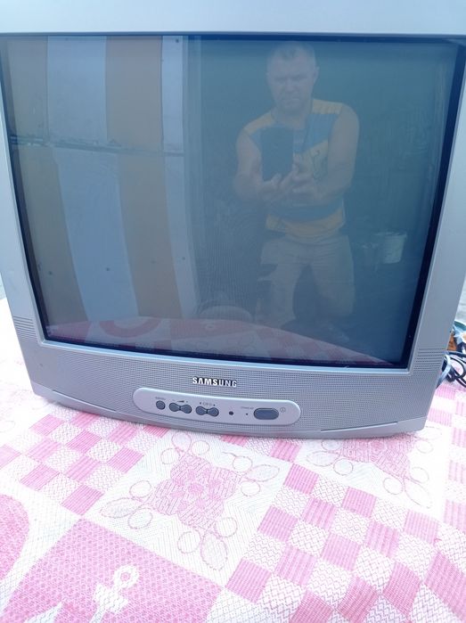 Продам б/у телевізор в робоче состояніі  Самсунг .