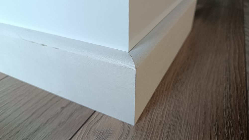 Montaż listew przypodlogowych