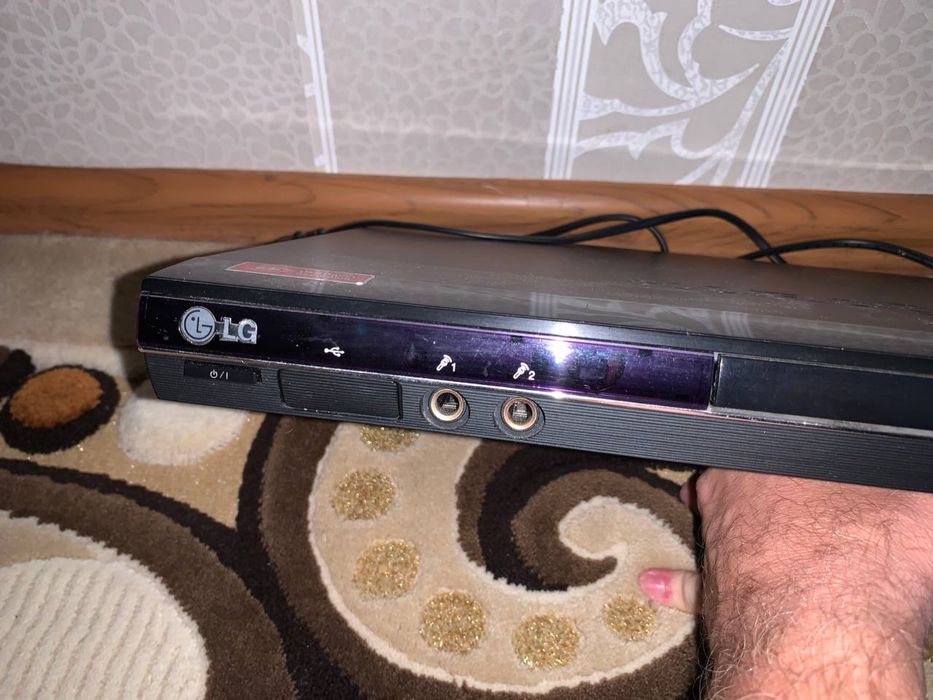 LG дівіді програвач