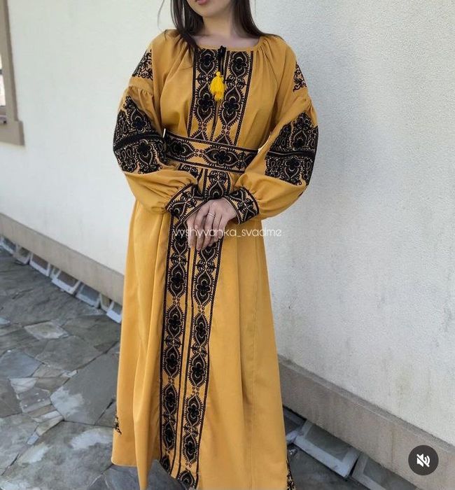 Вишиті сукня.