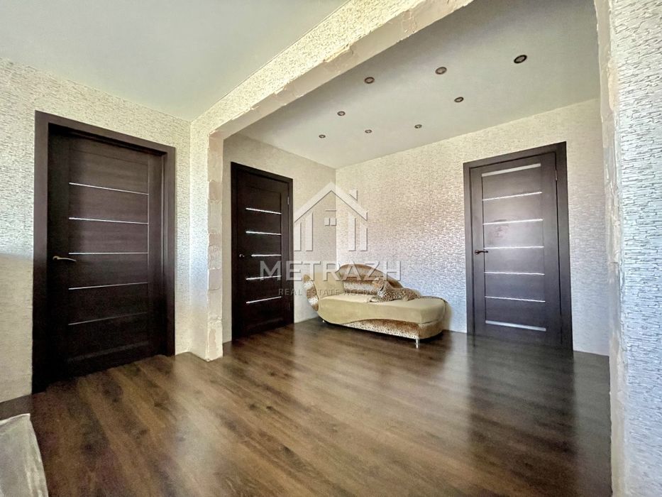 Продам капитальный дом, 5 комнат, Индустриальный, Рогань