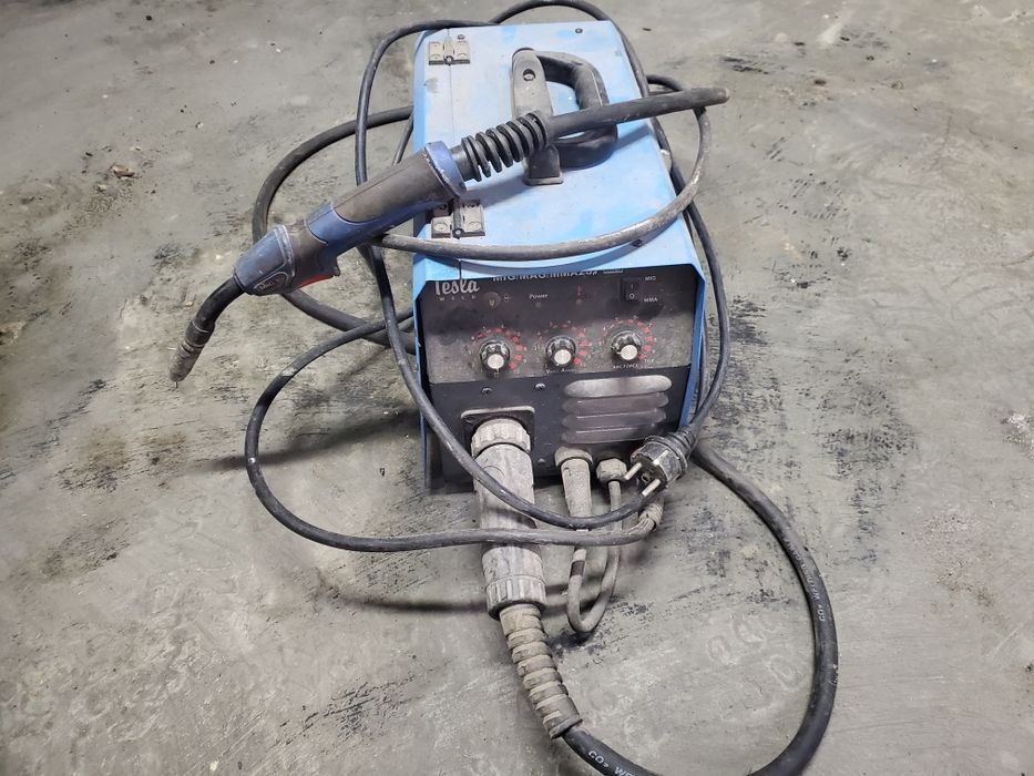 Це зварювальний напівавтомат Tesla Weld. Підтримує режими зварювання M