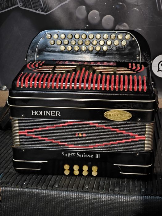 Vendo concertina hohner toda restaurada em lá Sustenido