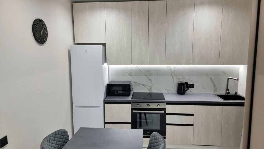 БЕЗ КОМІСІЇ. 1здача.2кімн.46м2.Інвертори на тепло,воду.В тихому центрі