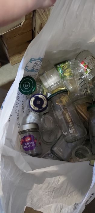 Маленькі баночки різні