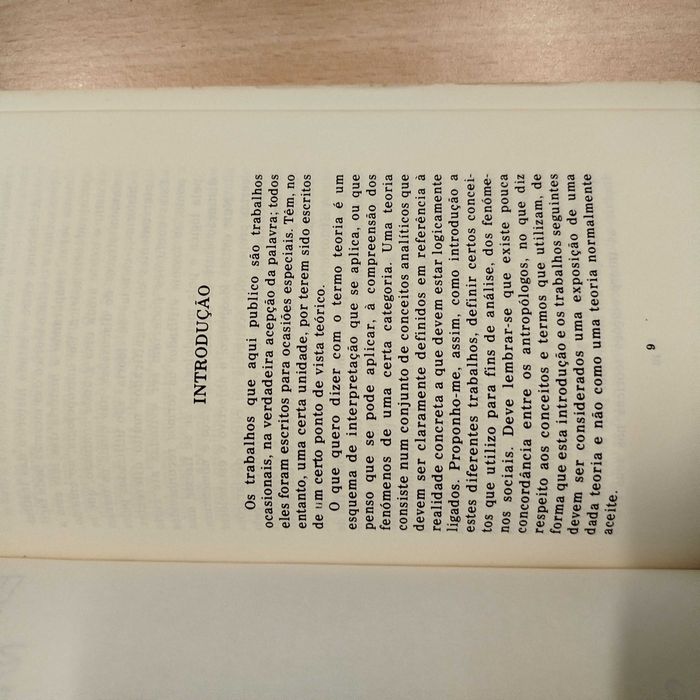 Estrutura e Função nas Sociedades Primitivas - A. R. Radcliffe- Brown