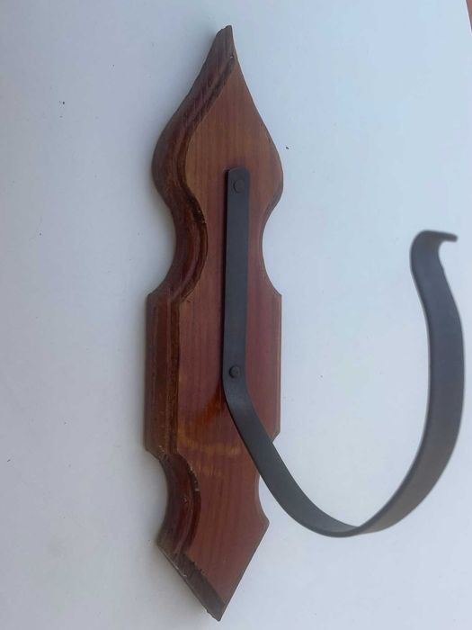 Suporte de parede em madeira e ferro para vasos de pequeno porte