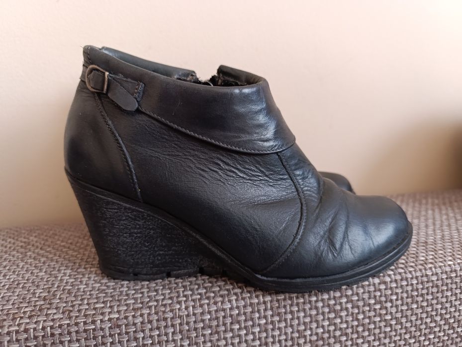 Botki czarne na koturnie 39 skórzane skóra naturalna