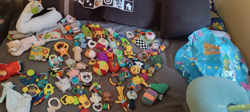 Zabawki grzechotki dla niemowlaka