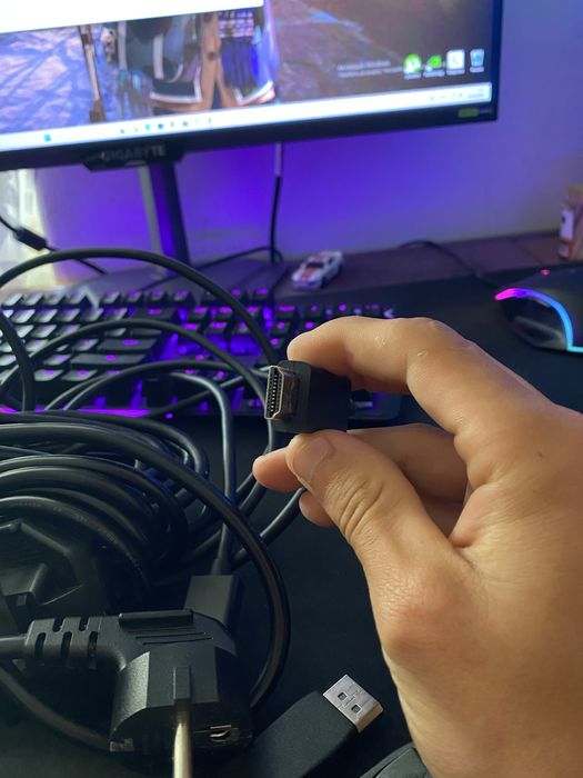 Cables for computers and other devices, all functioning properly.477373545705656321
