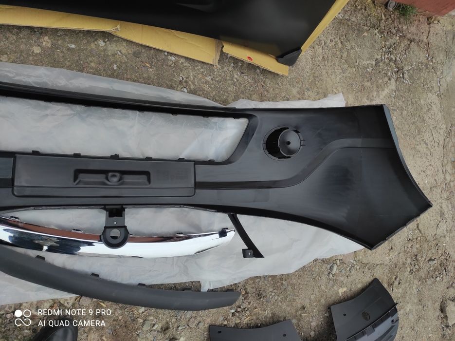 Бампер решотка Dacia Sandero Сандеро