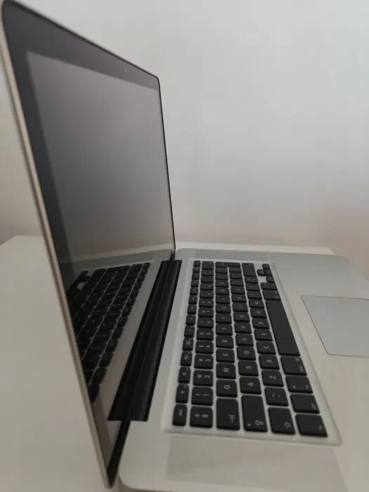 MacBook Pro 15' A1286 i7 8Gb ram 256 Gb ssd zasilacz
