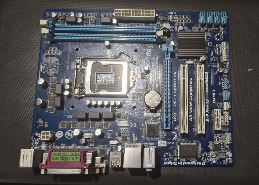 материнка GIGABYTE H61M-S2 PV