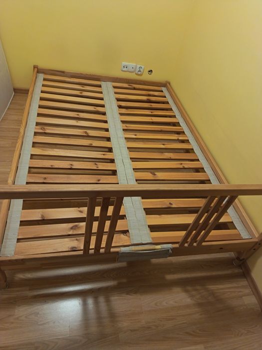 Łóżko dwuosobowe z materacem