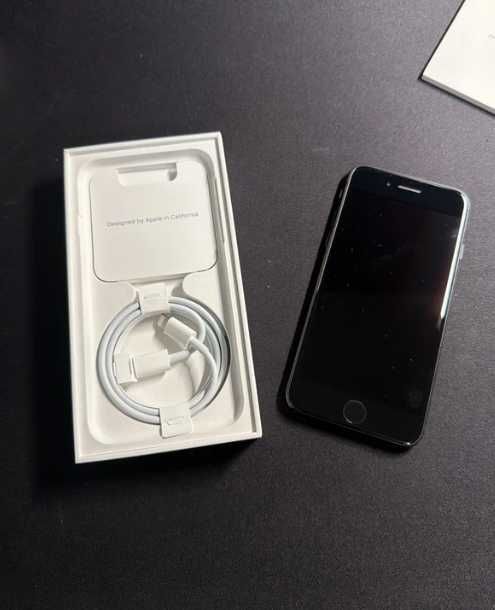 Pack Apple: iPhone SE 3ª Geração 128GB + AirPods 2ª Geração (Com Caixas e Fatura Worten)