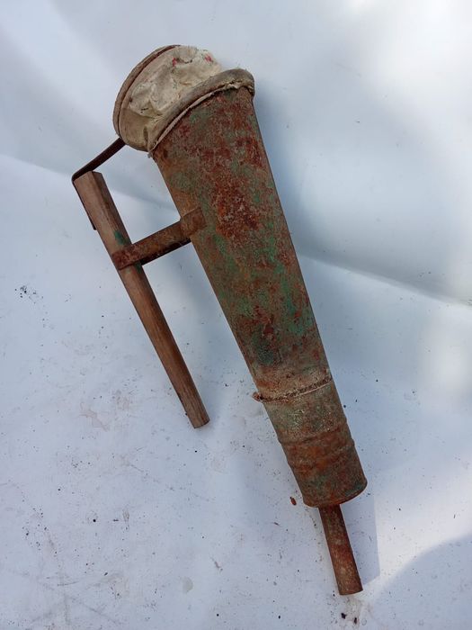 Fumigador e pulverizador antigos