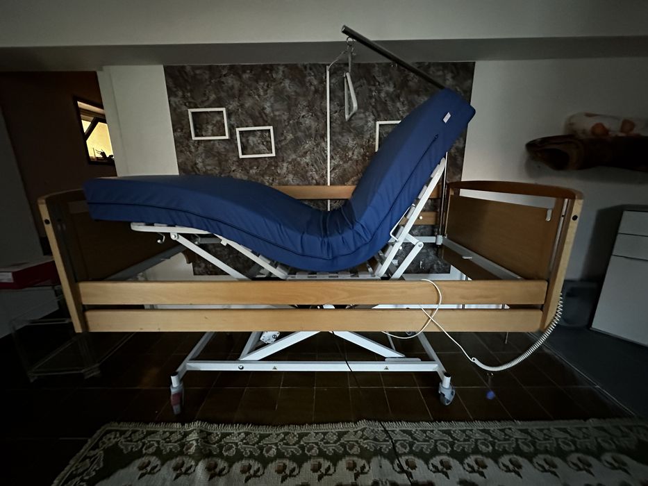 Cama de hospital articulada nova