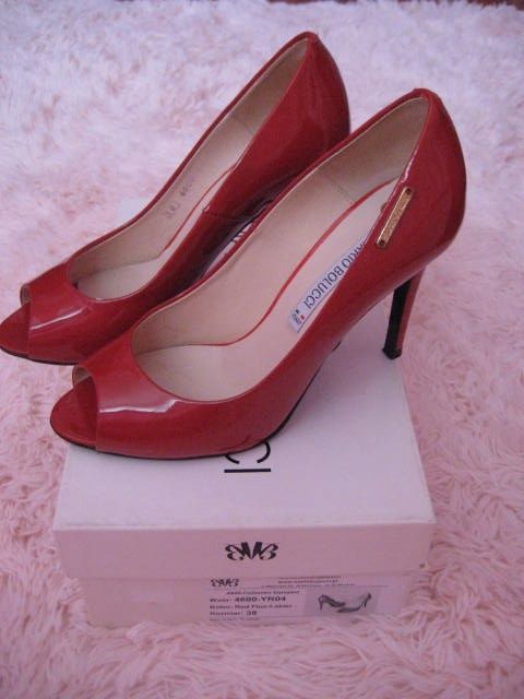 Sprzedam śliczne czerwone szpilki rozmiar 38 Mario Bolucci jak nowe