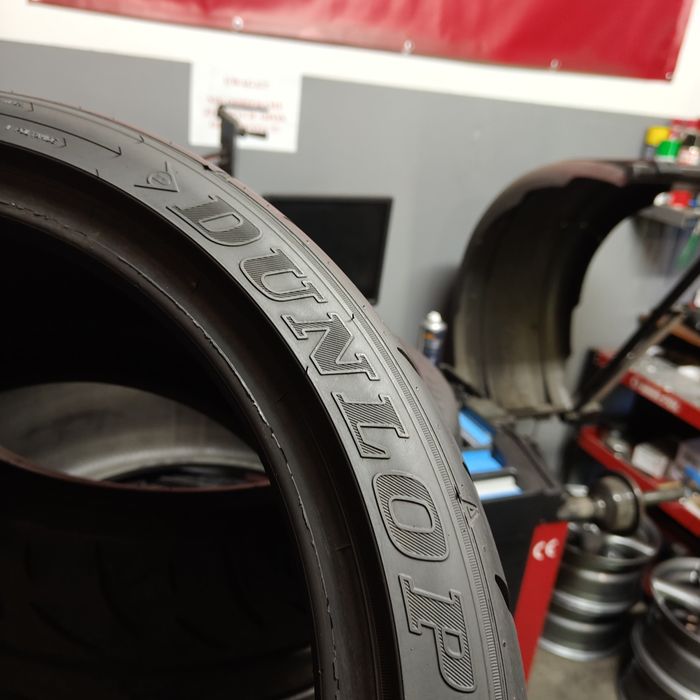 295/30/18 Dunlop Direzza