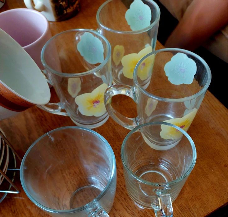 Скляні стакани...