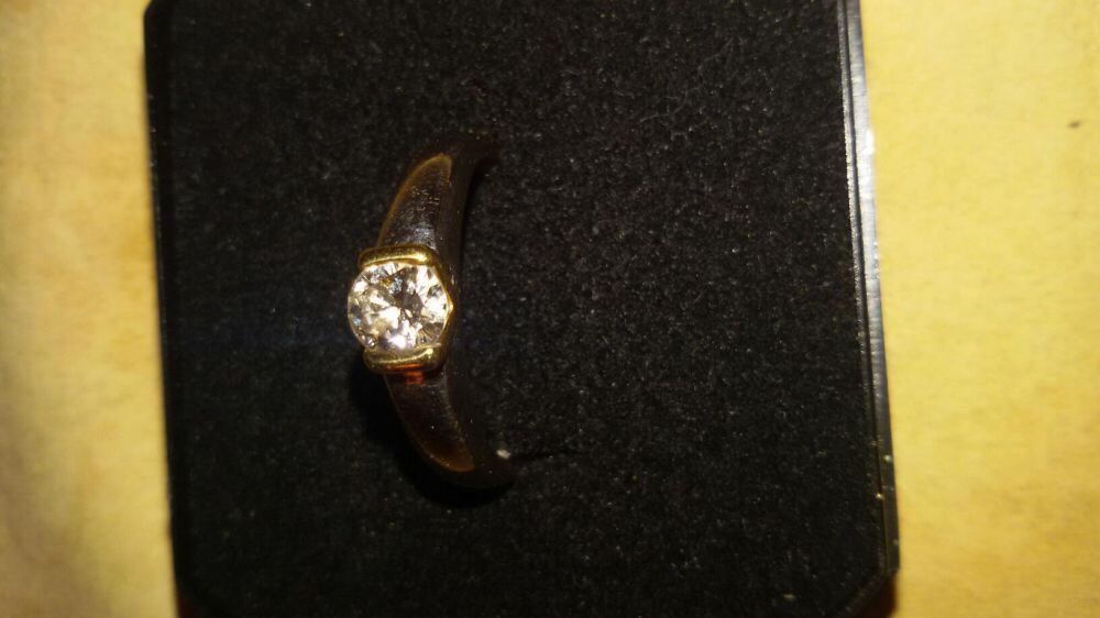 Pierscionek z brylantem 0,33 ct, biale zloto