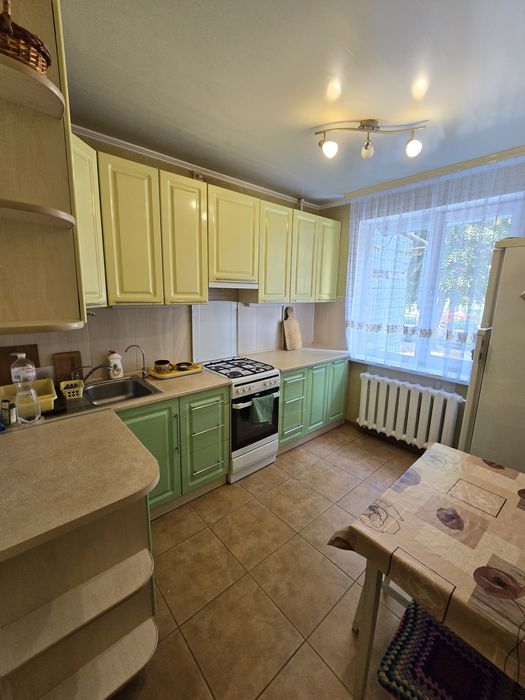 Здам подобово 3 кімнатну квартиру в центрі біля базару